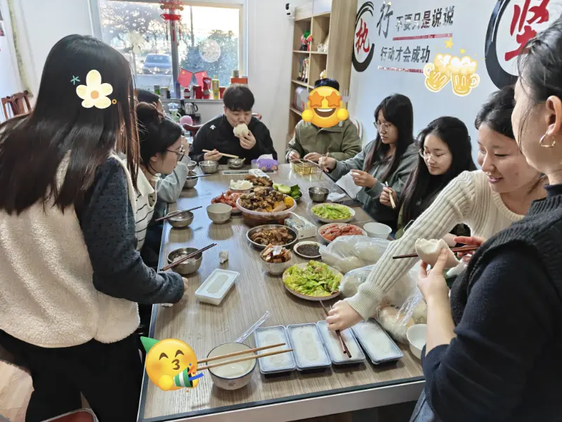 Spontaneous Lunch Builds Lasting Office Bonds